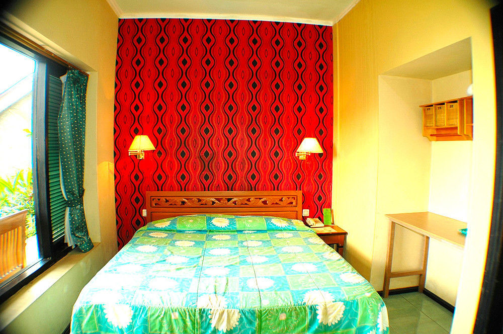 Foresta Inn Family Resort Prigen Esterno foto