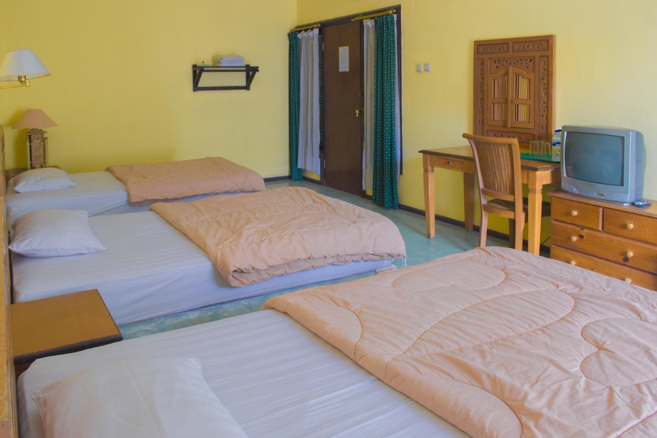 Foresta Inn Family Resort Prigen Esterno foto