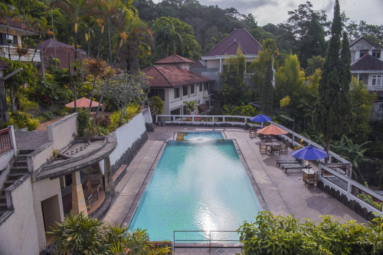 Foresta Inn Family Resort Prigen Esterno foto