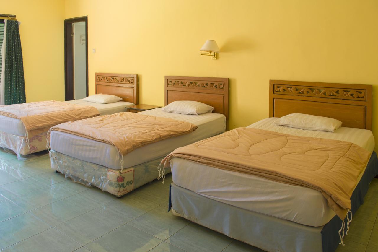 Foresta Inn Family Resort Prigen Esterno foto