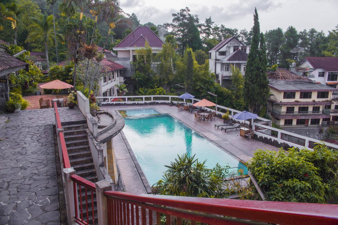 Foresta Inn Family Resort Prigen Esterno foto